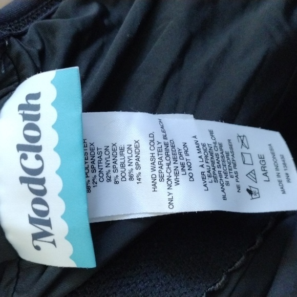 Modcloth one piece swimsuit floor at the top - Picture 2 of 3